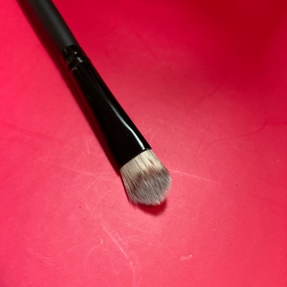 Faux Sable Makeup brushe. 7” handle. Foundation - Picture 6 of 6